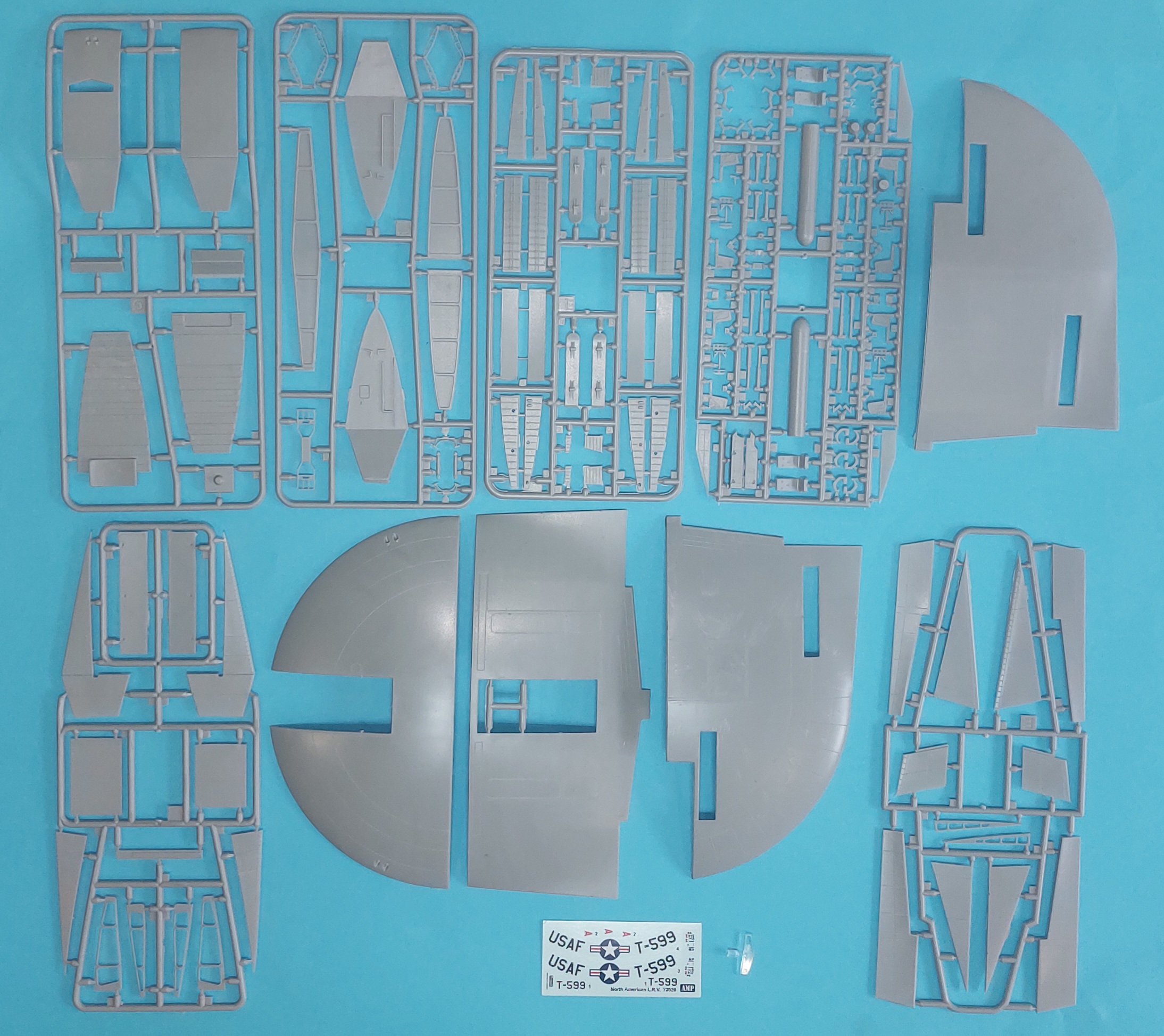 amp-72020-north-american-lrv-maquette-avion-1-72 image 2