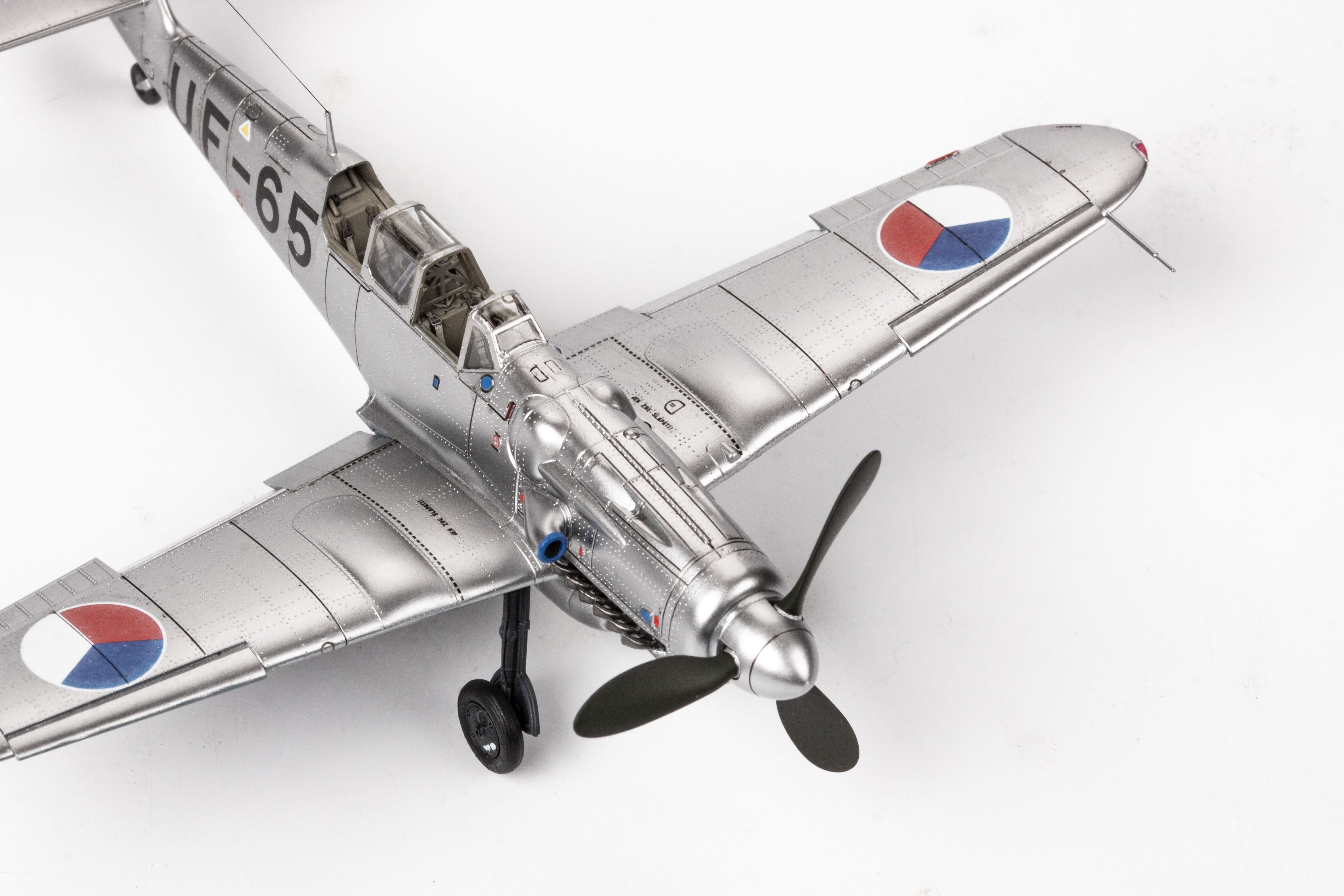 eduard-profipack-70153-maquette-avion-avia-cs-199-1-72 image 4