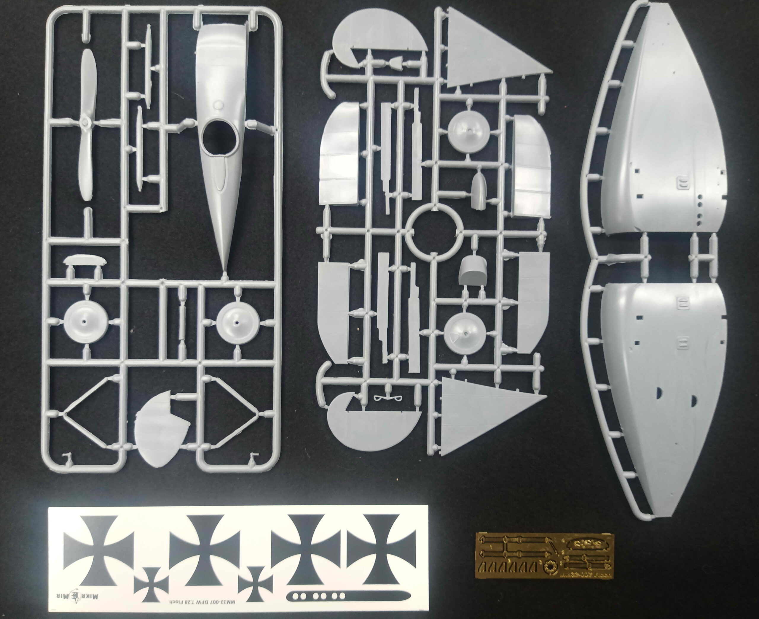 mikromir-mm-32007-dfw-t-28-floh-maquette-avion-1-32 image 2