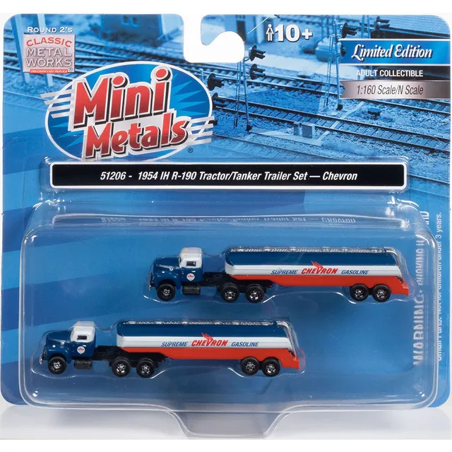 classic-metal-works-ih-r-190-chevron-miniature-camion-1-160 image 1