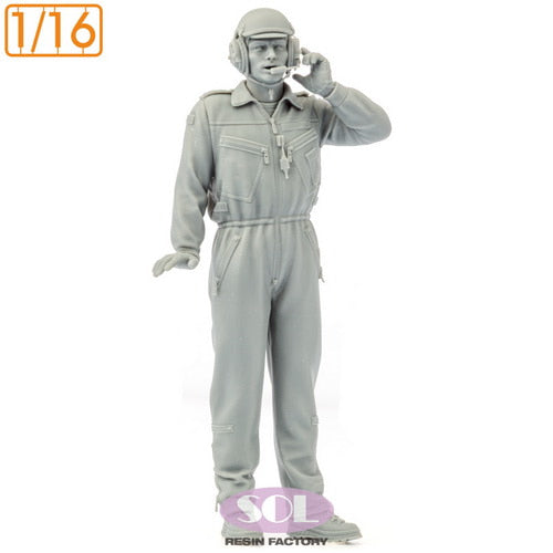 sol-mm922-figurine-1-16-commandant-leopard-2a7 image 2