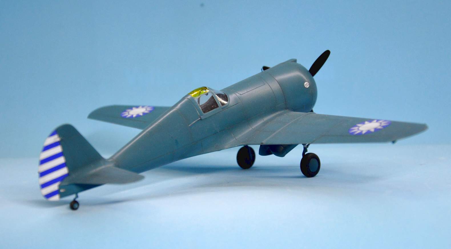dora-wings-curtiss-cw-21a-demonstrator-1-48-maquette-mont-e image 1