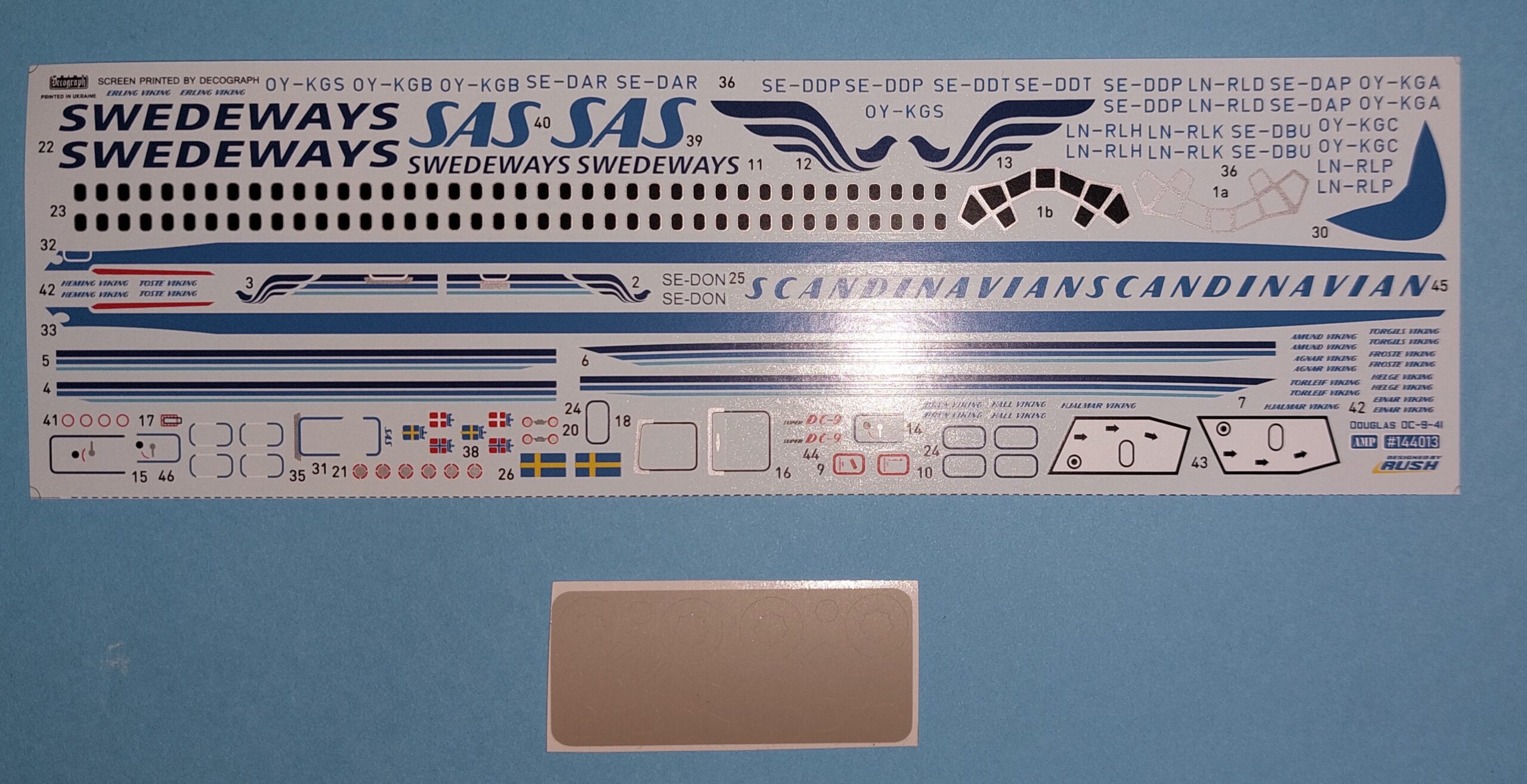 amp-douglas-dc-9-40-sas-144013-maquette-avion-1-144 image 3