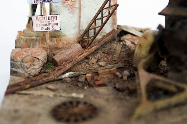 rt-diorama-35307-factory-rubble-d-cor-ruines-1-35 image 2