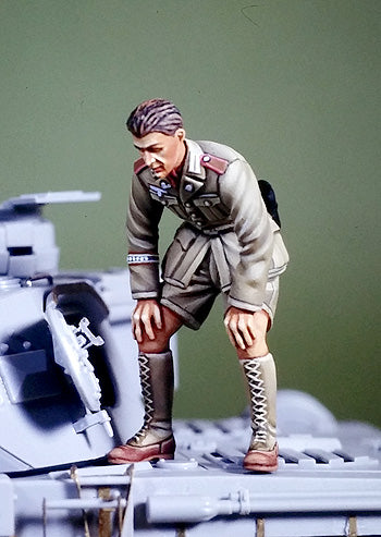def-model-do35020-figurines-1-35-dak-panzer-crew-inspection image 1