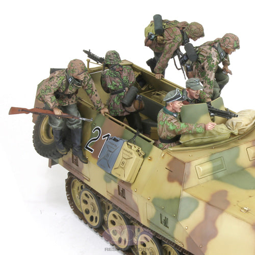 sol-resin-factory-mm656-sd-kfz-251-1-crew-figurines-1-16-6-figs image 3