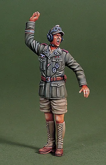 def-model-do35013-figurine-1-35-dak-panzer-commander-r-sine image 1