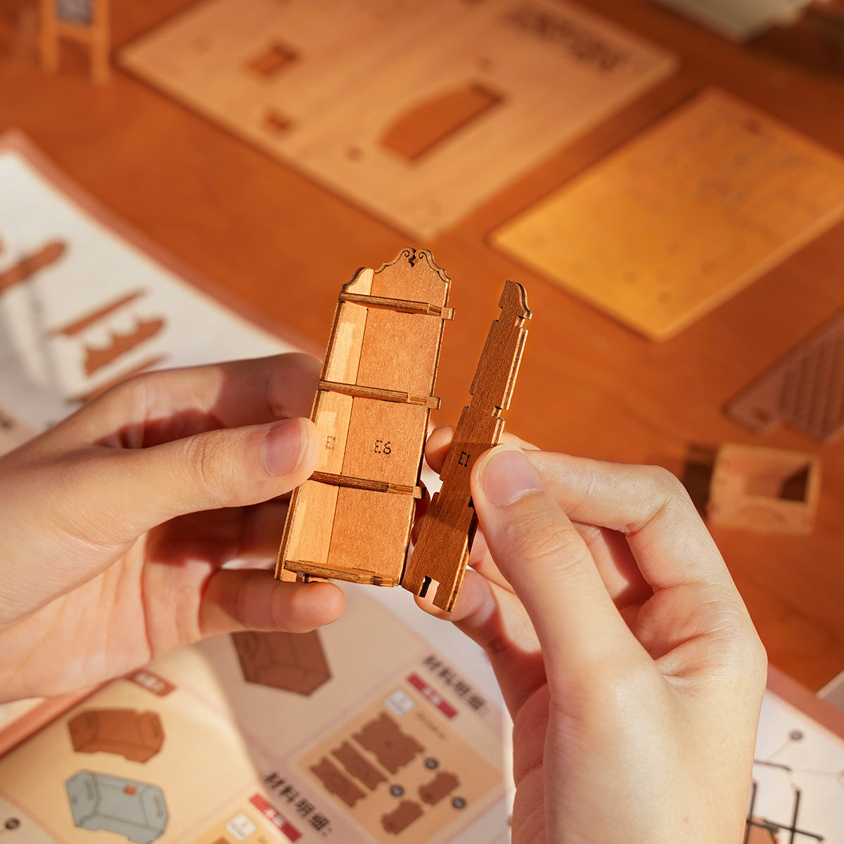 robotime-dg164-corner-bookstore-maison-miniature-kit-bois-librairie image 3