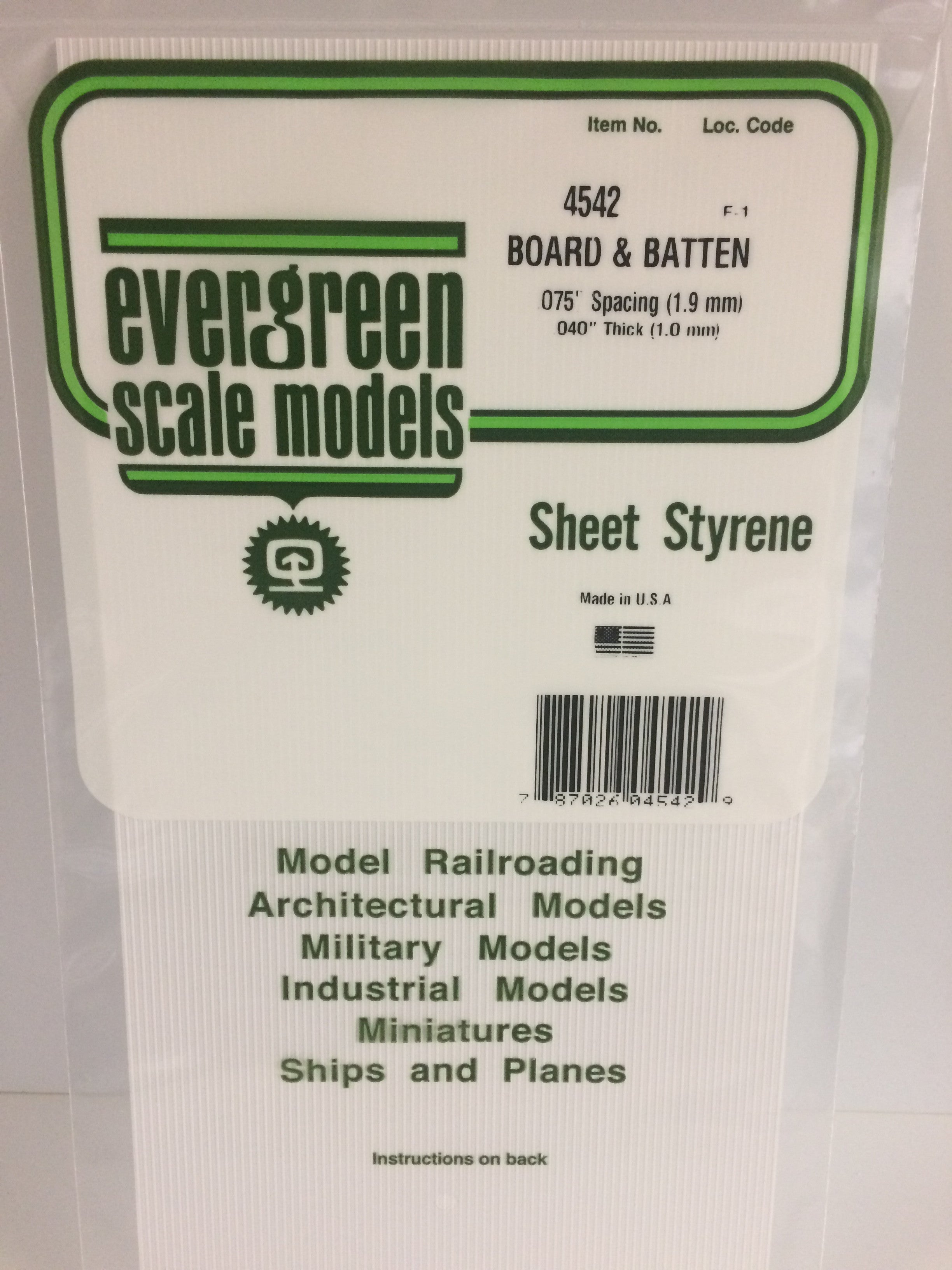 evergreen-siding-4542-plaque-board-and-batten-blanc-15x30 image 1