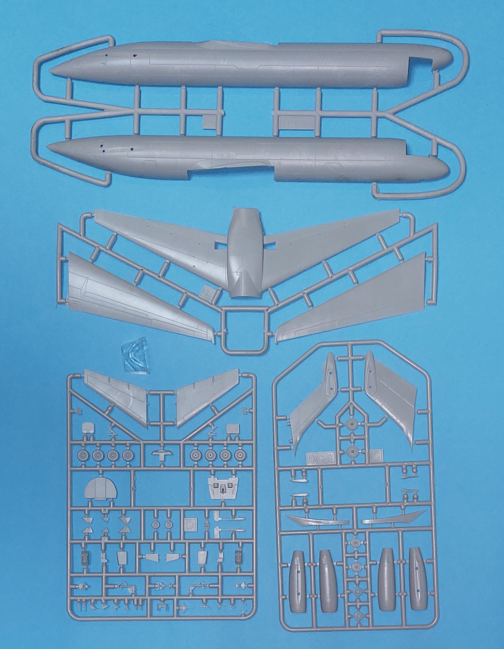 amp-douglas-dc-9-40-sas-144013-maquette-avion-1-144 image 2