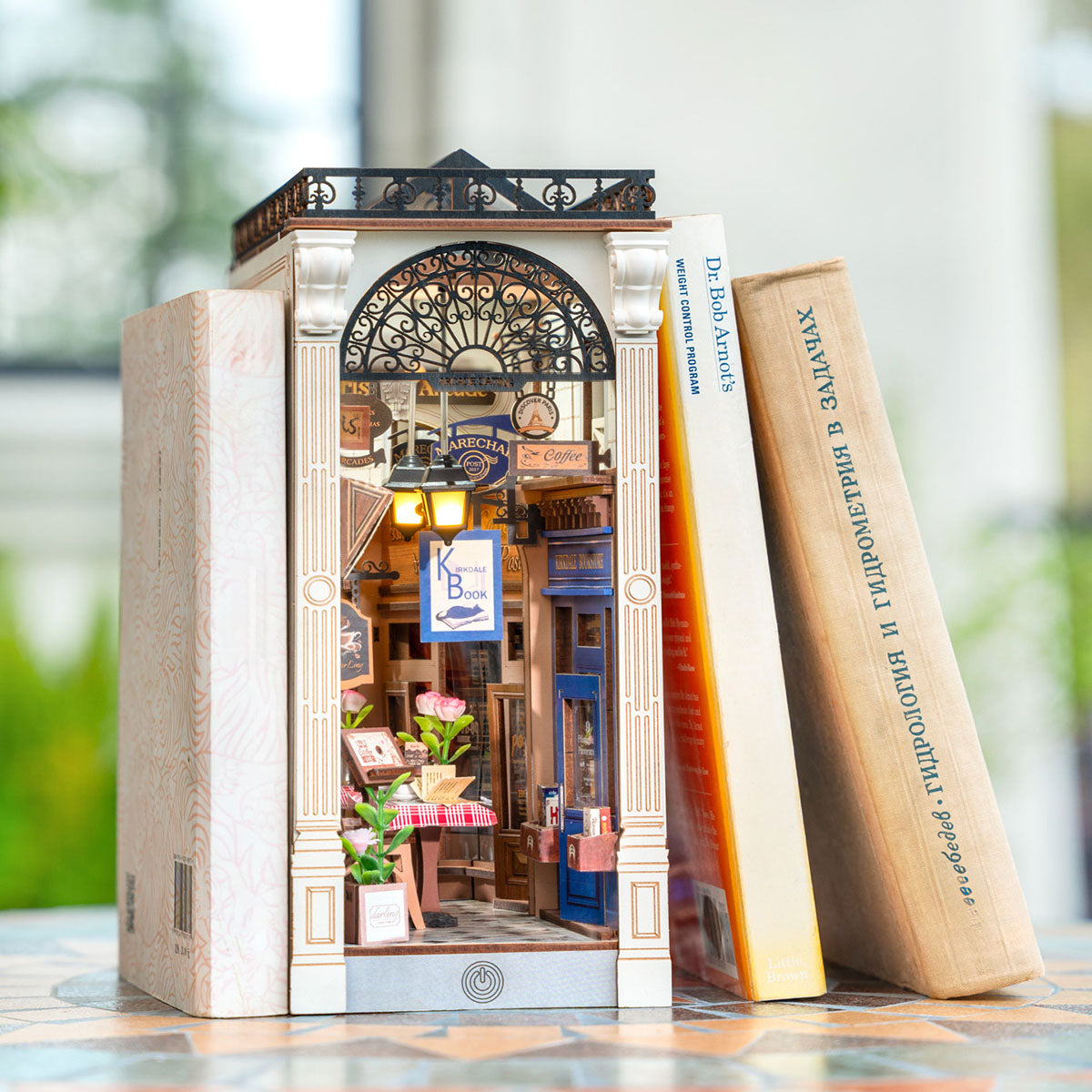 rolife-tgb10-arcade-dating-book-nook-miniature-bois-diy image 2