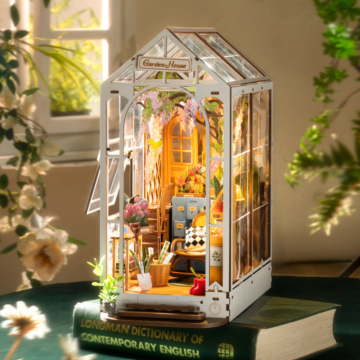 robotime-rolife-tgb06-garden-house-book-nook-kit-bois image 3
