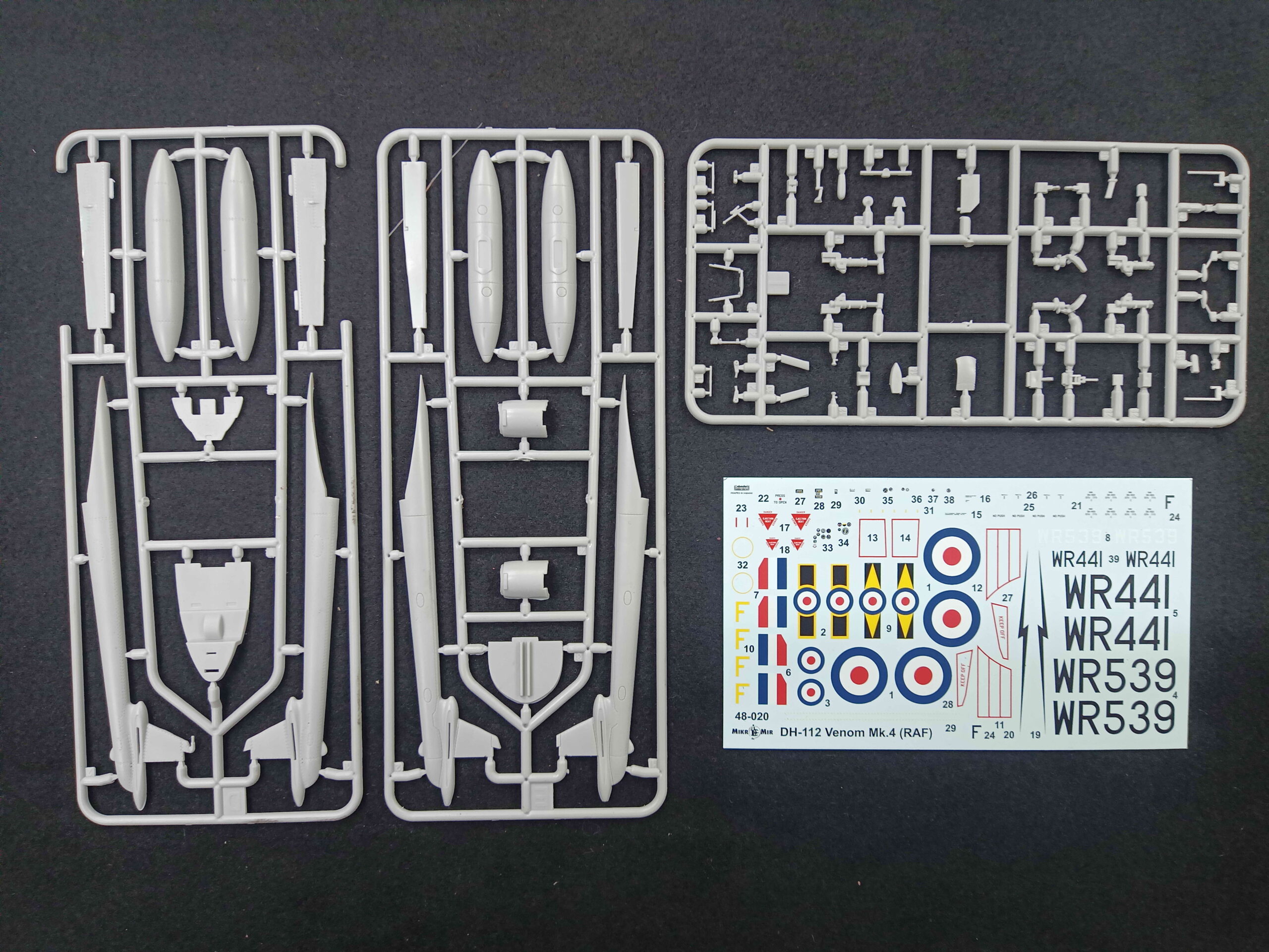 mikromir-048-020-dh-112-venom-maquette-avion-1-48-chasseur image 4