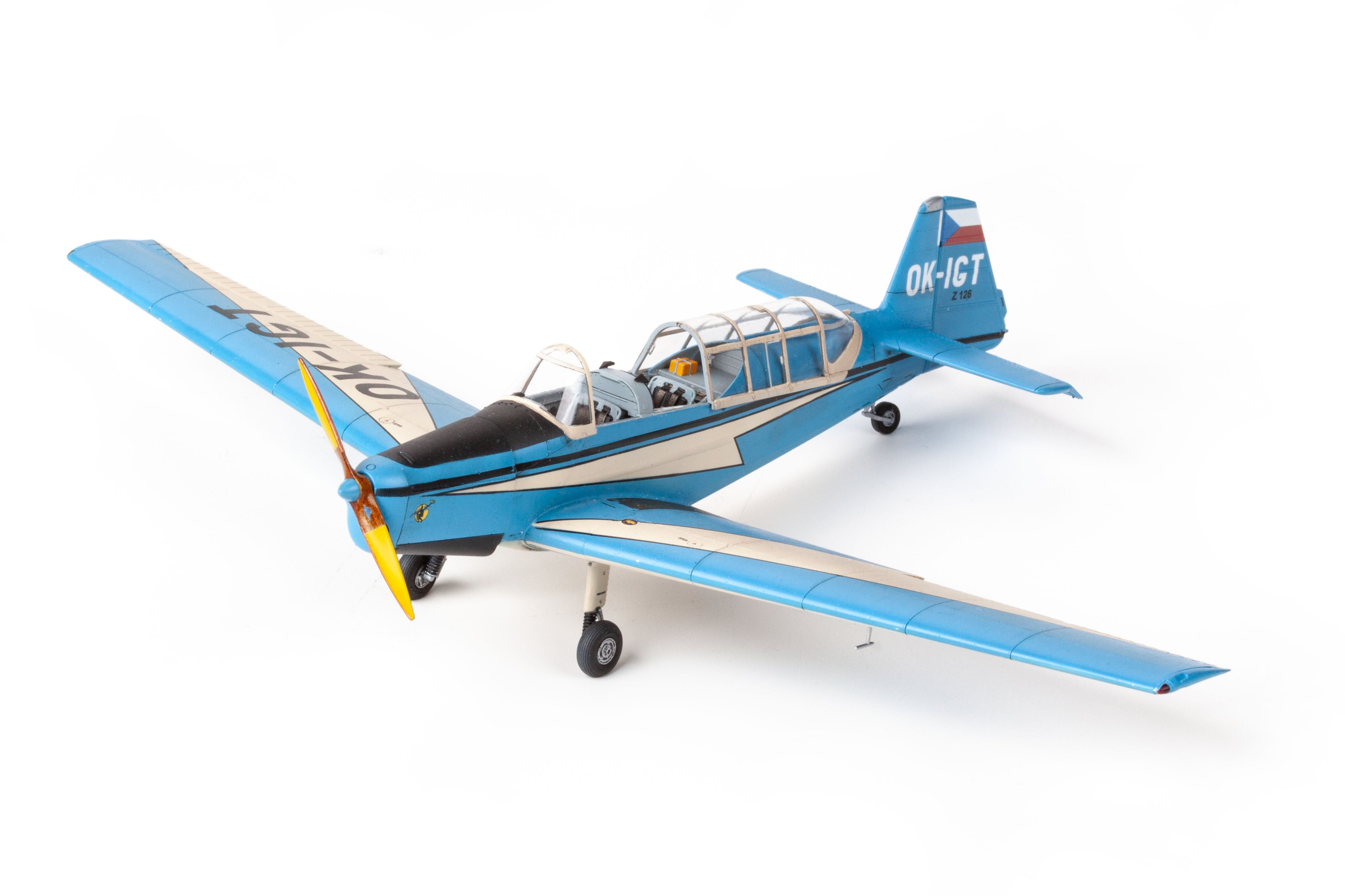 eduard-82181-z-126-tren-r-profipack-maquette-avion-1-48 image 4