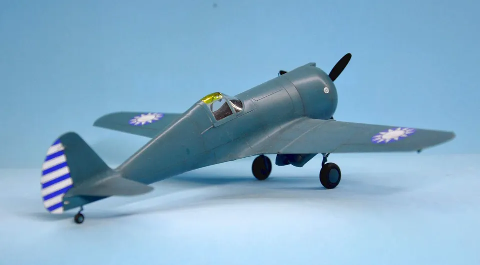 dora-wings-curtiss-cw-21a-demonstrator-1-48-maquette-mont-e image 1