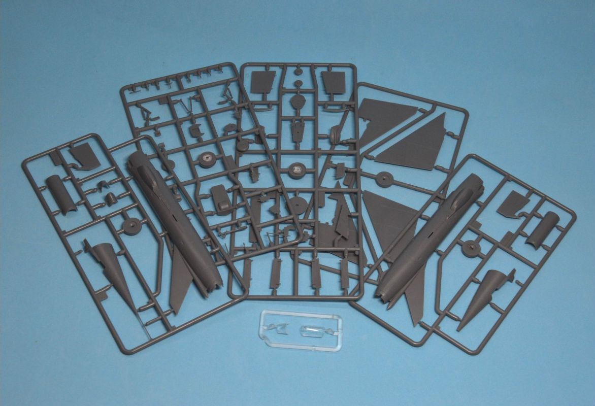 dora-wings-1-72-fairey-delta-2-maquette-avion-supersonique image 3