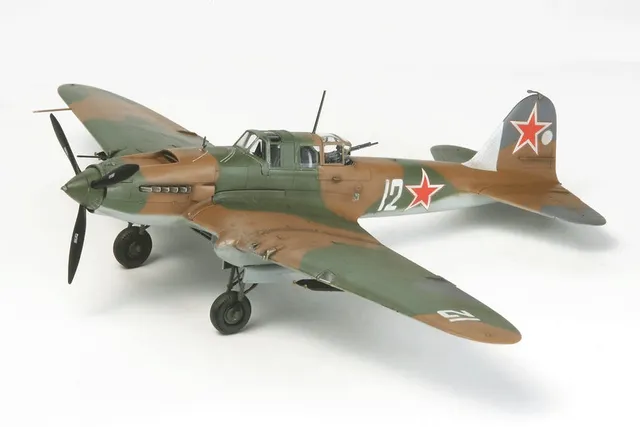 tamiya-60781-ilyushin-il-2-shturmovik-1-72-maquette-avion-wwii image 1