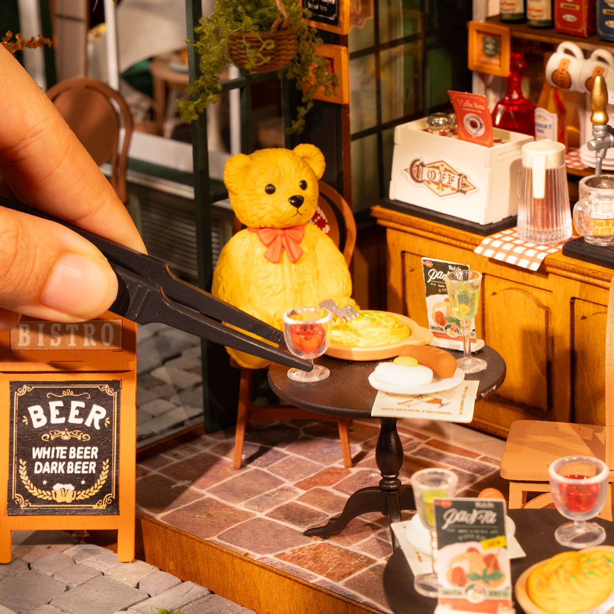 robotime-dg167-tipsy-restaurant-maison-miniature-kit-bois image 3