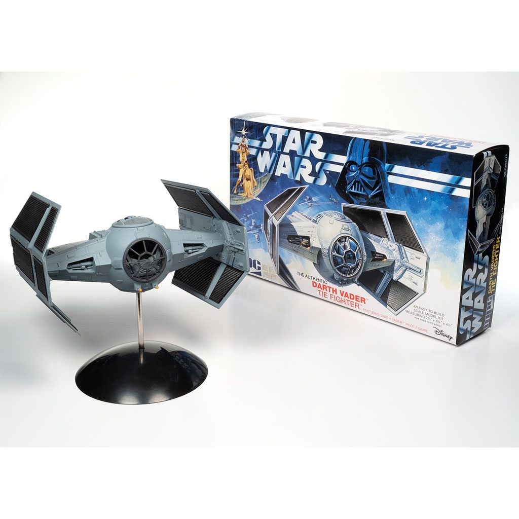 mpc-star-wars-darth-vader-tie-fighter-maquette-1-32 image 2