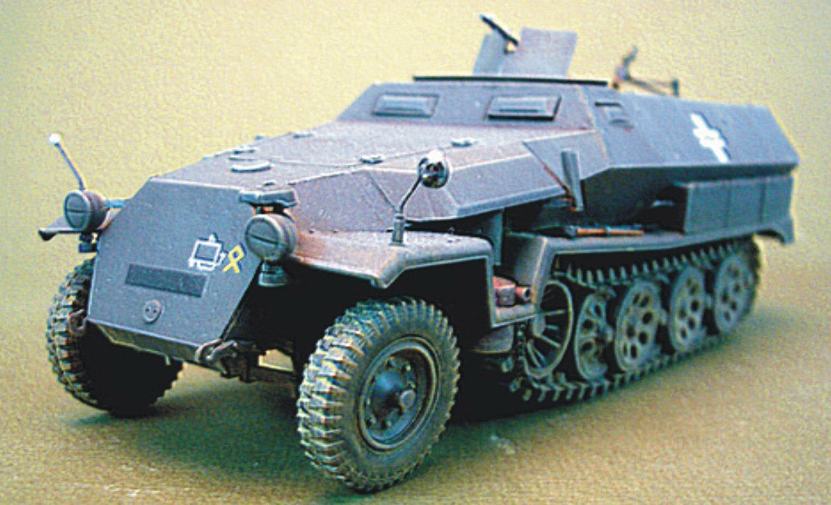 afv-club-35078-sd-kfz-251-1-ausf-c-semi-chenill-1-35-allemand image 2