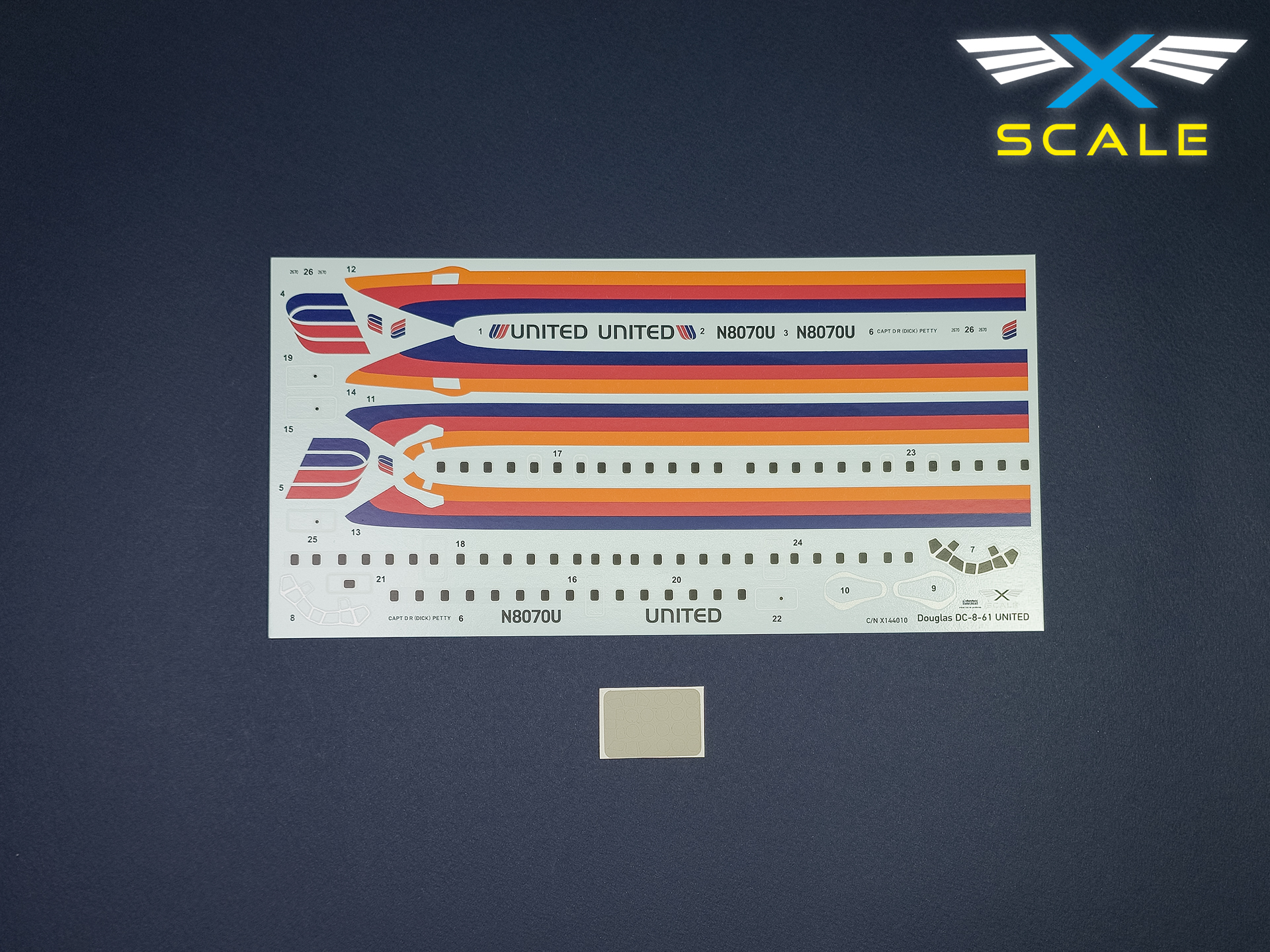 x-scale-144010-dc-8-61-united-airlines-maquette-avion-1-144 image 7