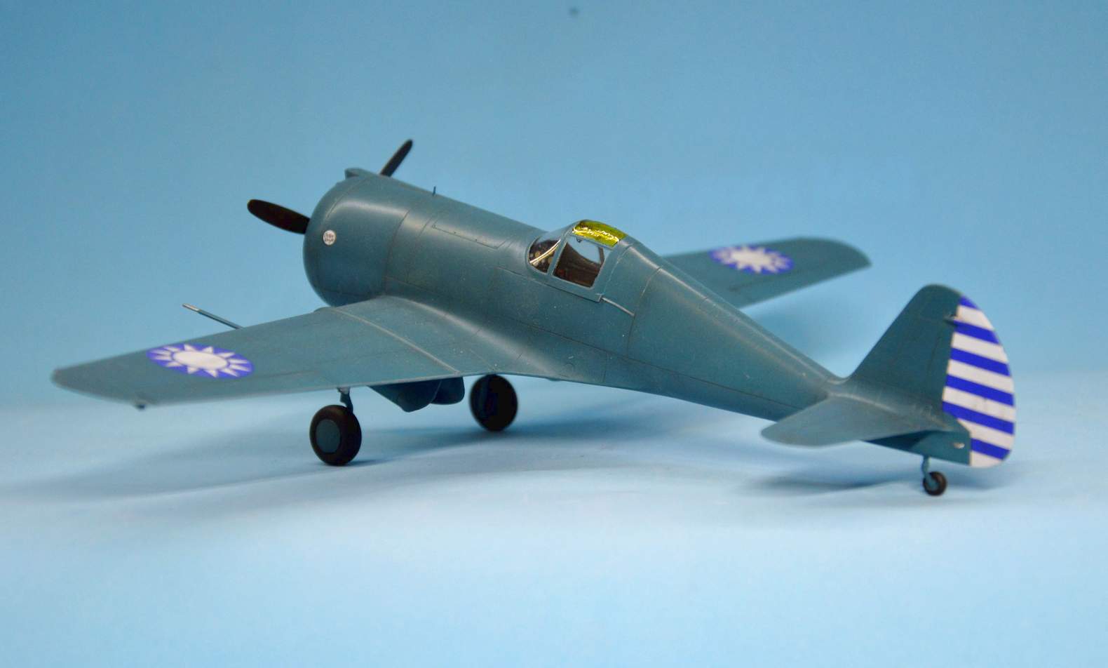 dora-wings-curtiss-cw-21a-demonstrator-1-48-maquette-mont-e image 3