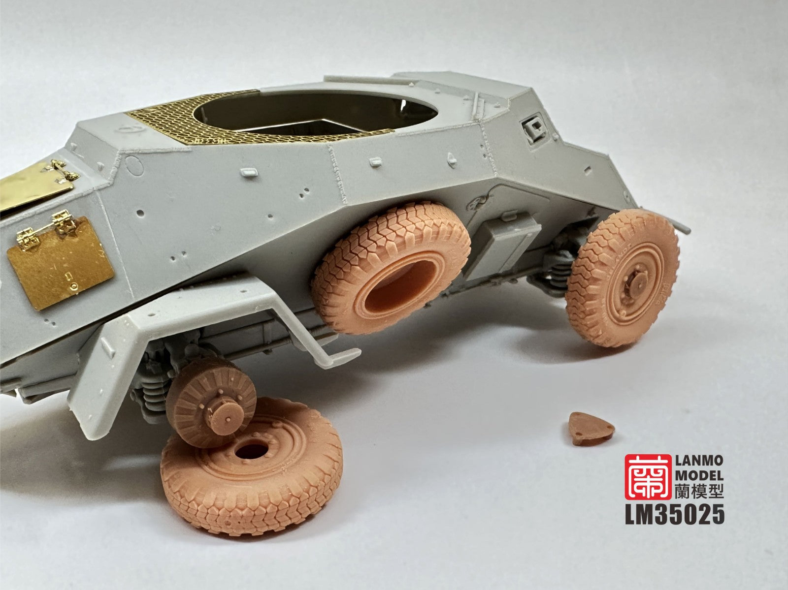 lanmo-model-lm35025-roues-off-road-1-35-sd-kfz-221-222-maquette image 3