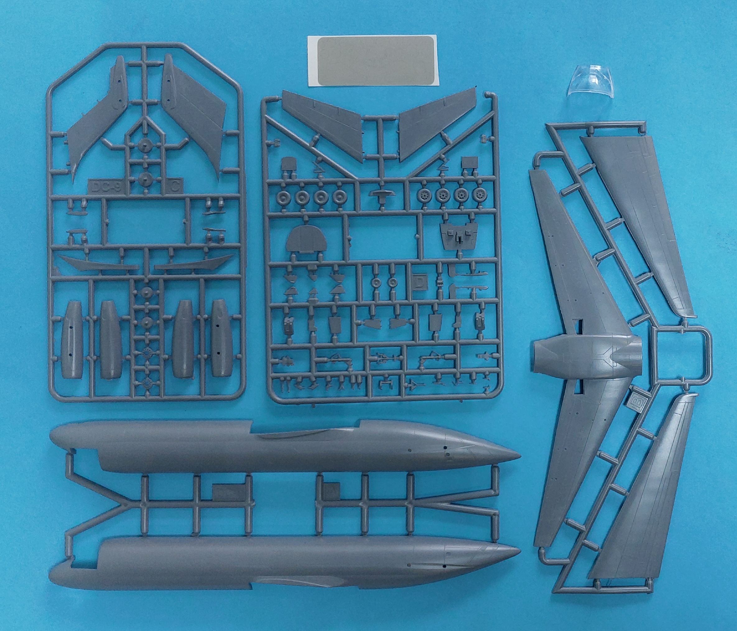 amp-douglas-dc-9-30-maquette-avion-overtrees-1-144 image 2